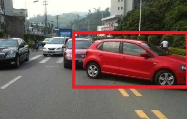 跨越双黄线检测